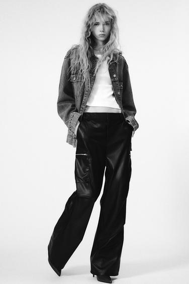 PANTALÓN EFECTO PIEL - Negro de Zara