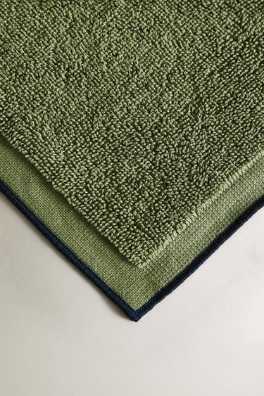 SERVIETTE DE BAIN SURPIQÛRE COULEUR - vert kaki-moyen de Zara - Image 2