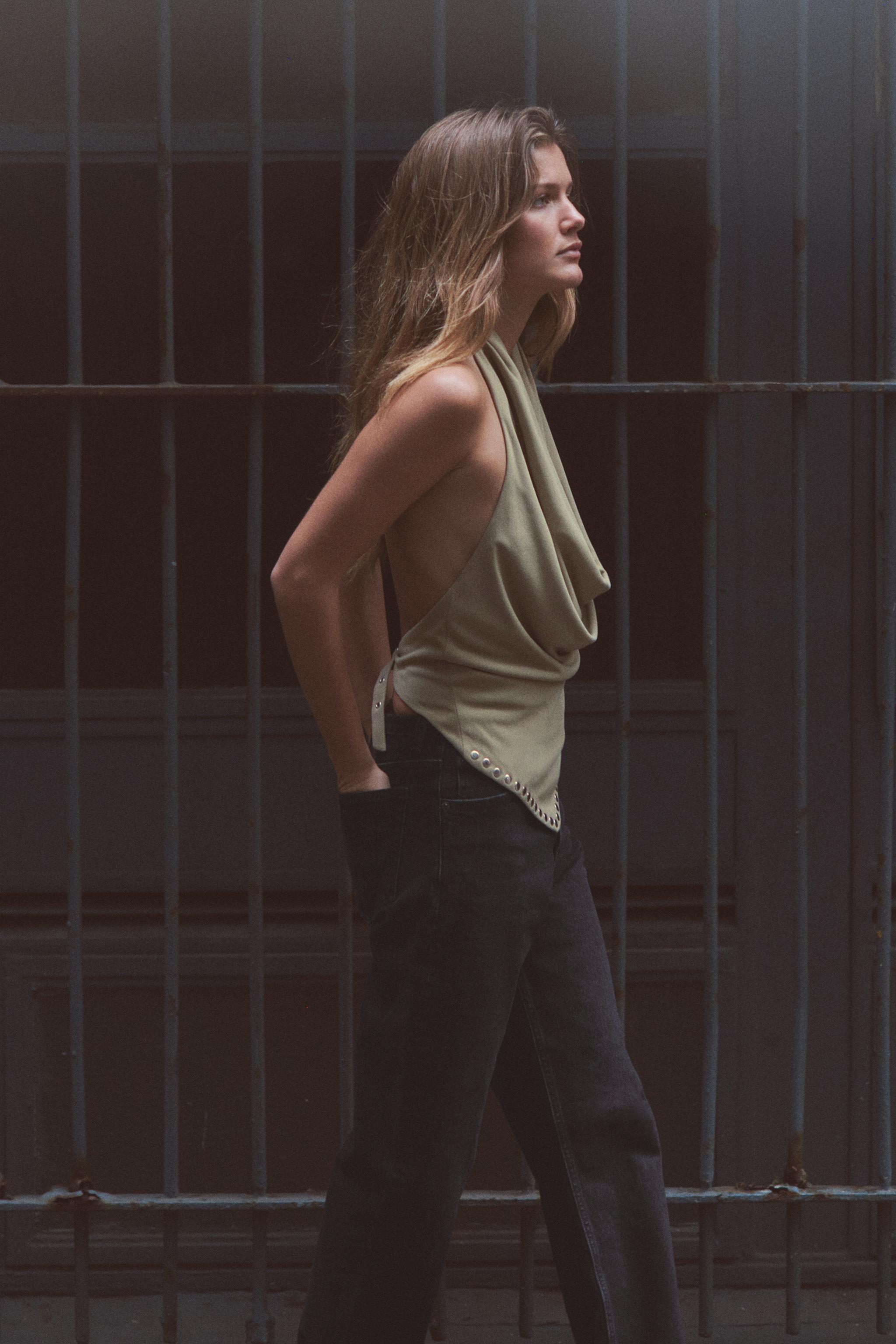 はやら HALTER TOP WITH HARDWARE DETAIL - Black / White | ZARA