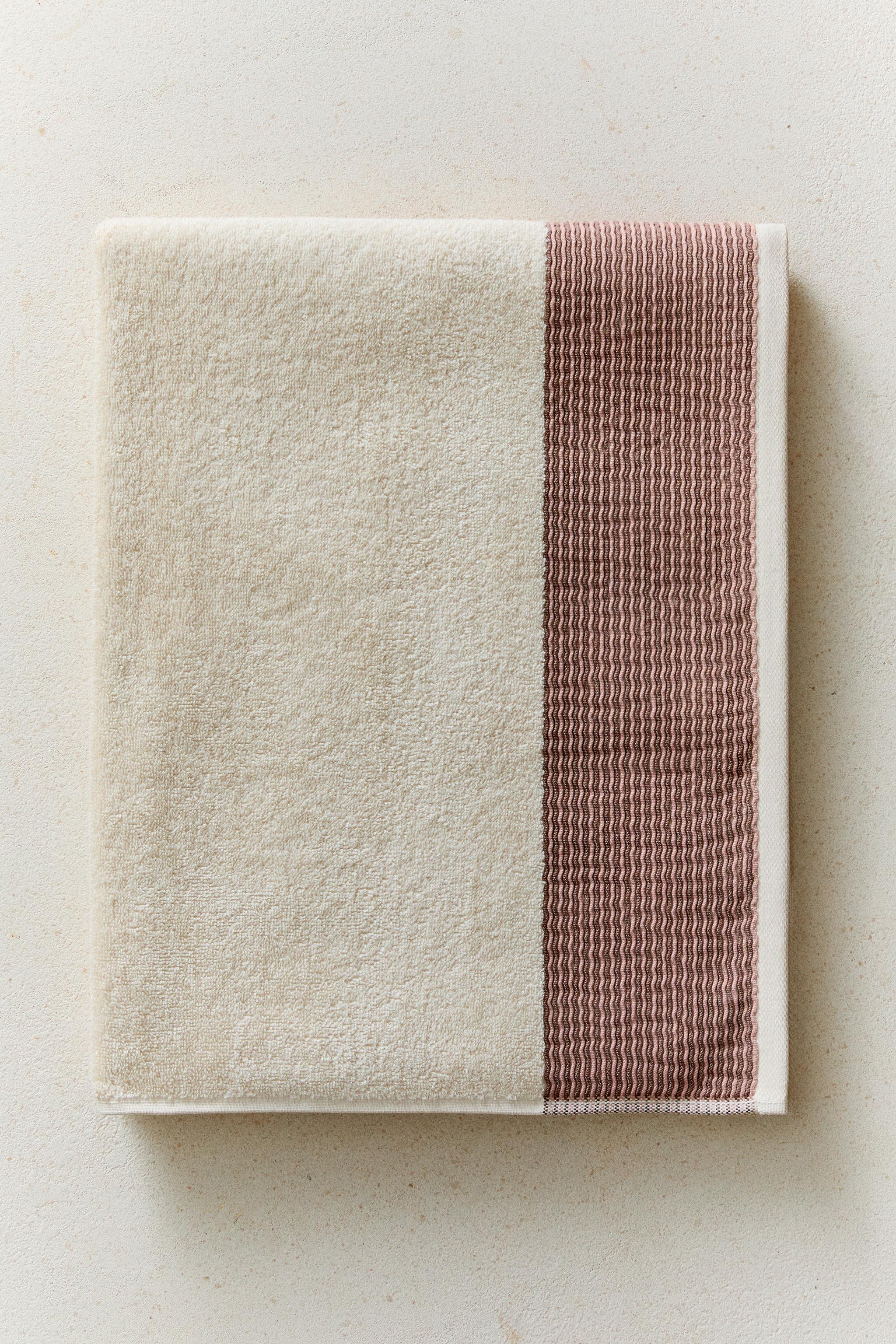 BATH TOWEL WITH PLEATED BORDER — dark russet