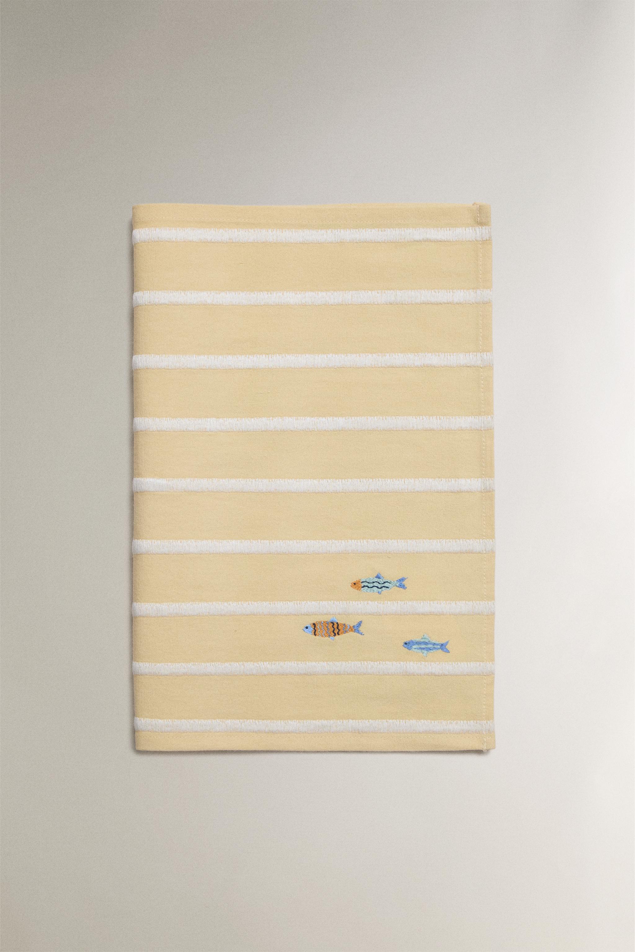 EMBROIDERED PLACEMAT — Yellow