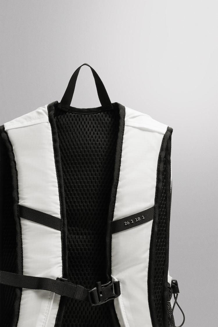 Mochila deportiva de 25L con múltiples bolsillos 3