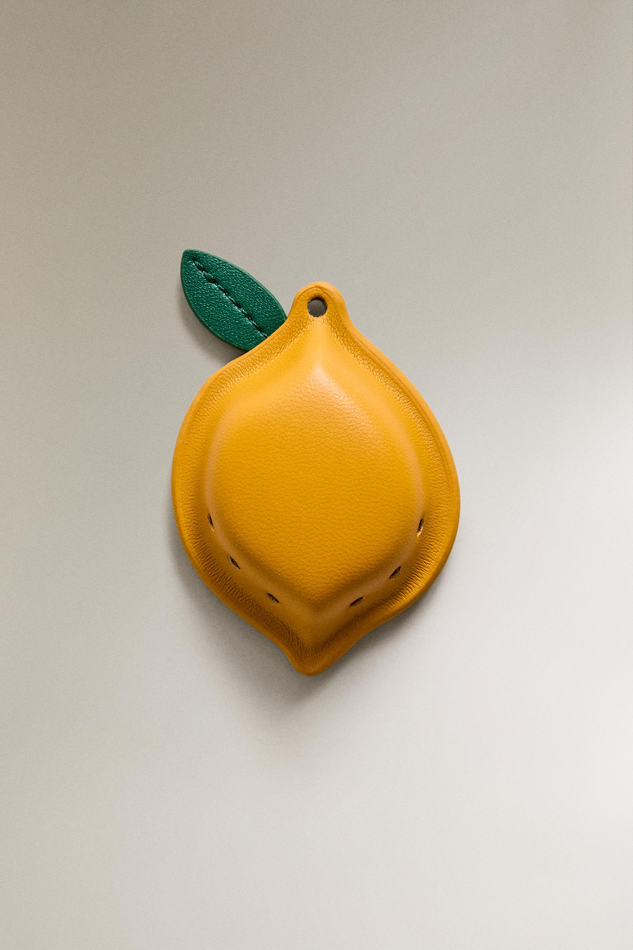GINGER LEMON CAR AND WARDROBE AIR FRESHENER — Pastel yellow