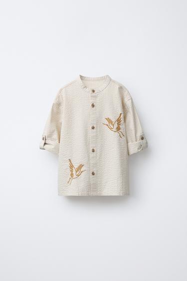 قميص بياقة ماو من نسيج سادة مطرز بطائر - خَام by Zara - Image 0