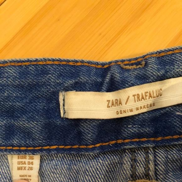 ZARA SHORTS BLUE DENIM CUT OFFS HIGH RISE BUTTON FLY EMBROIDERED RAW HEM SIZE 4 - Image 2