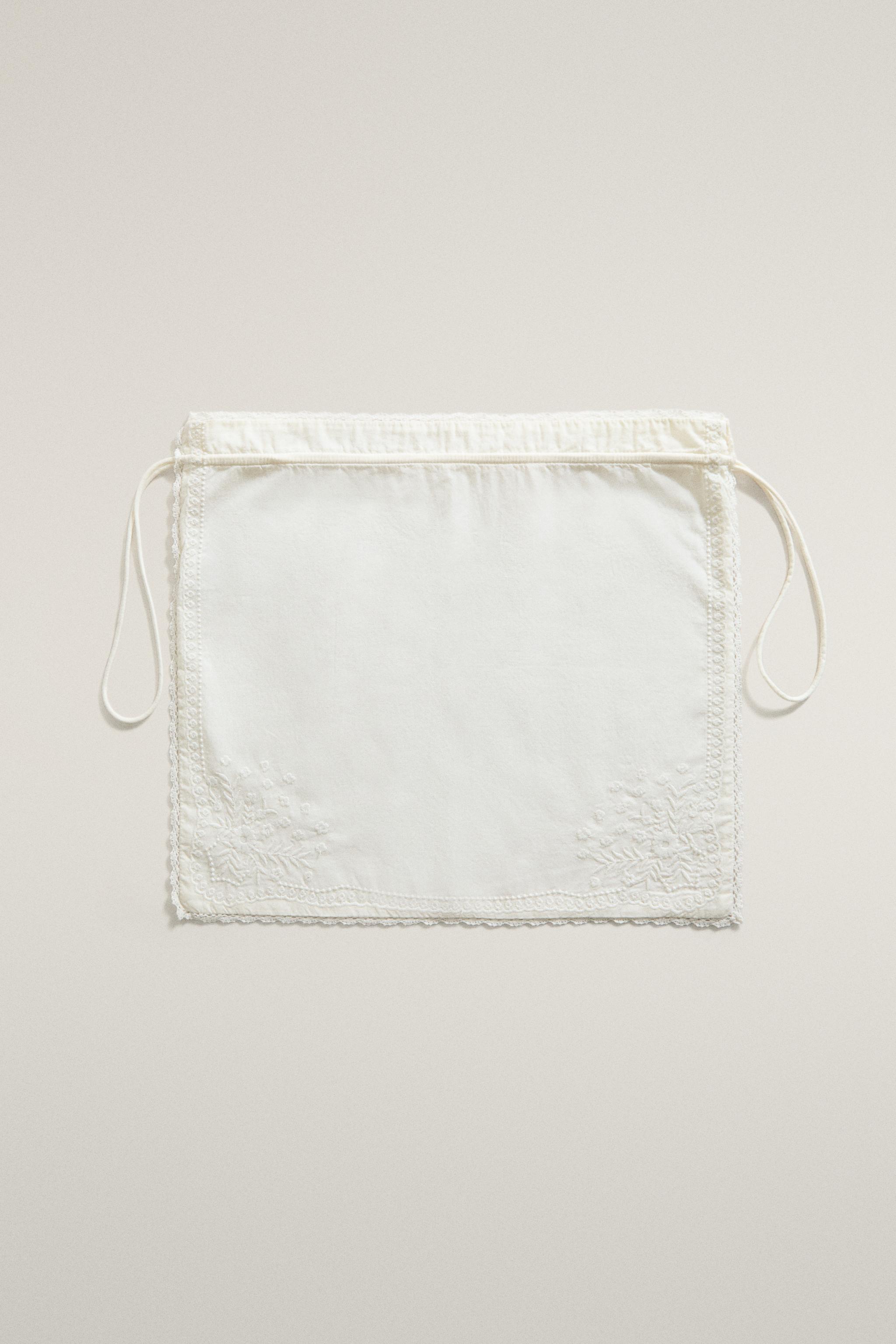 SAC À LINGE EN COTON BRODÉ ET DENTELLE