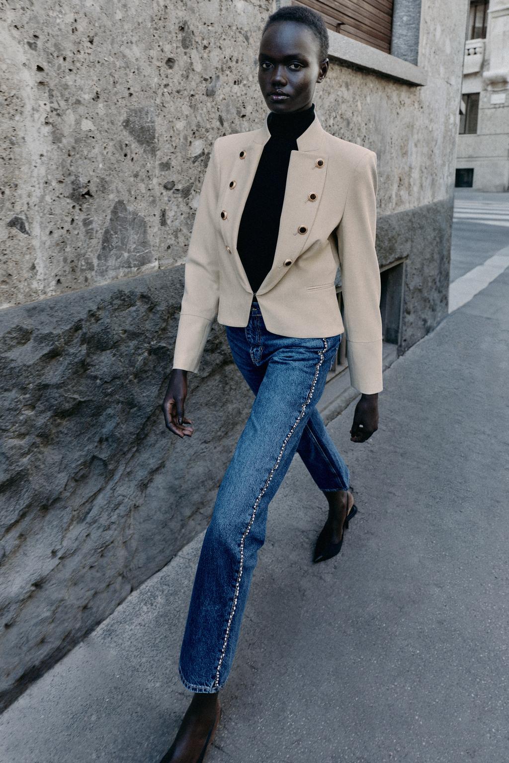 FITTED LAPEL BUTTON BLAZER