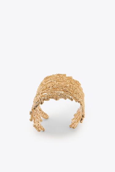 CORAL BANGLE BRACELET - Golden by Zara - Image 2