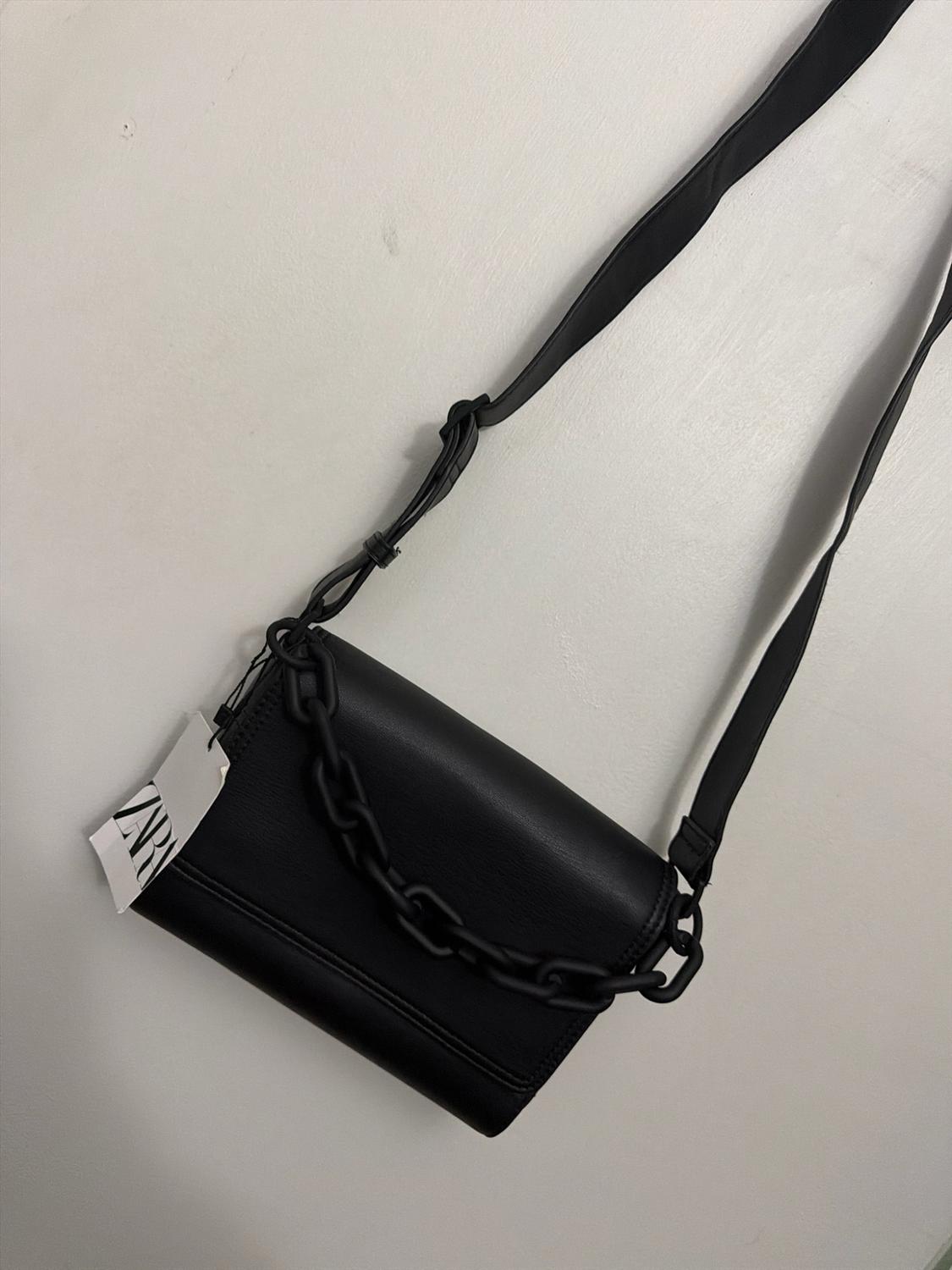 RUBBERIZED CHAIN CROSSBODY BAG - Image 3