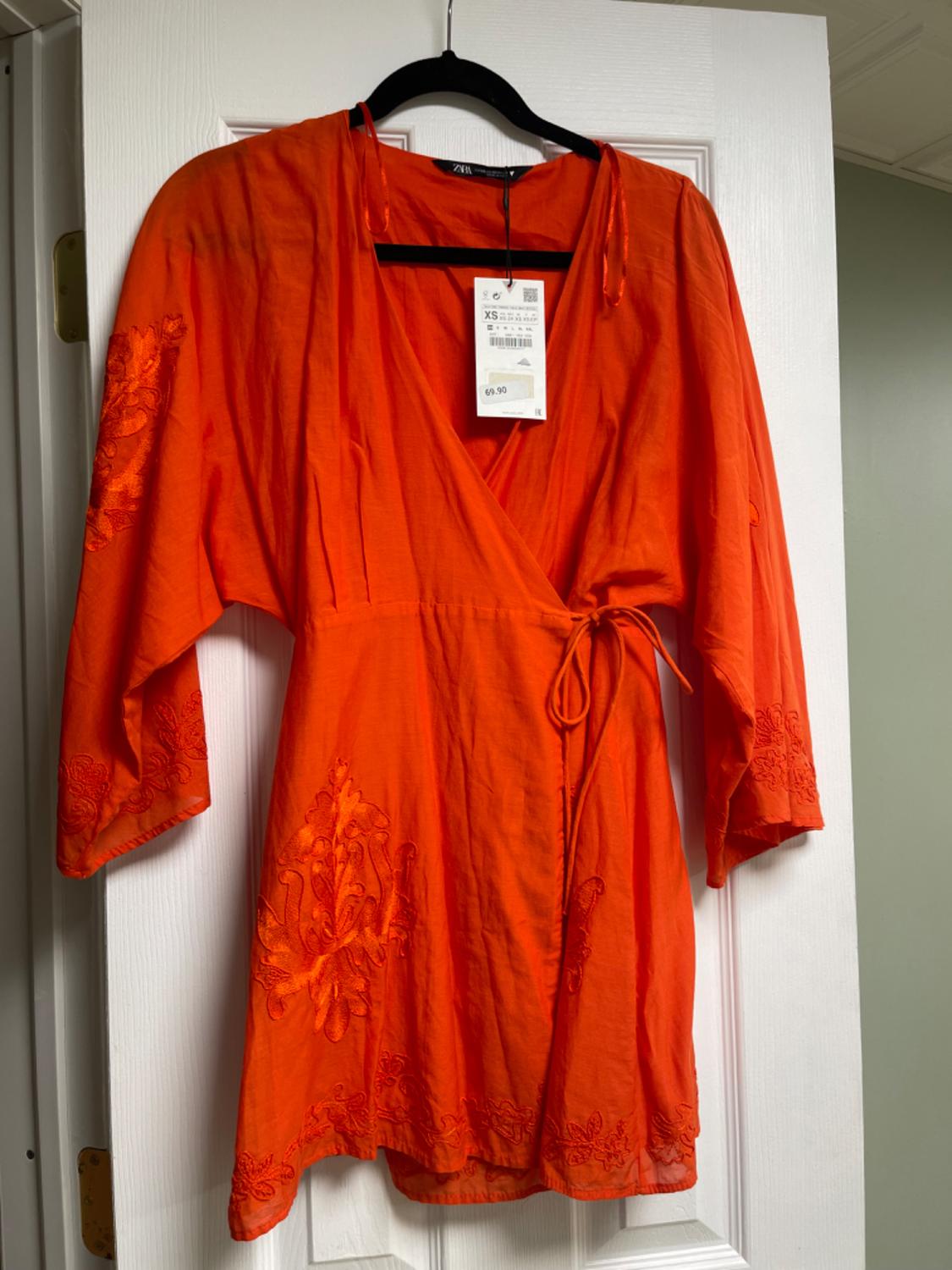 VESTIDO CORTO BORDADOS
