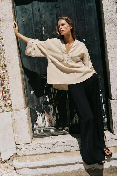 قميص كتان OVERSIZE بغرزات متباينة - بيج فاتح الخاص بـ Zara