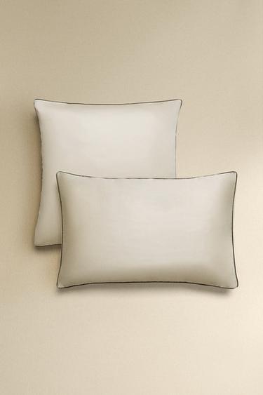 SATEEN PILLOWCASE WITH PIPING - Light grey by Zara