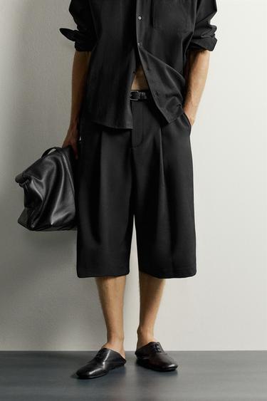 WIDE FIT PLEATED BERMUDA SHORTS — Black 2
