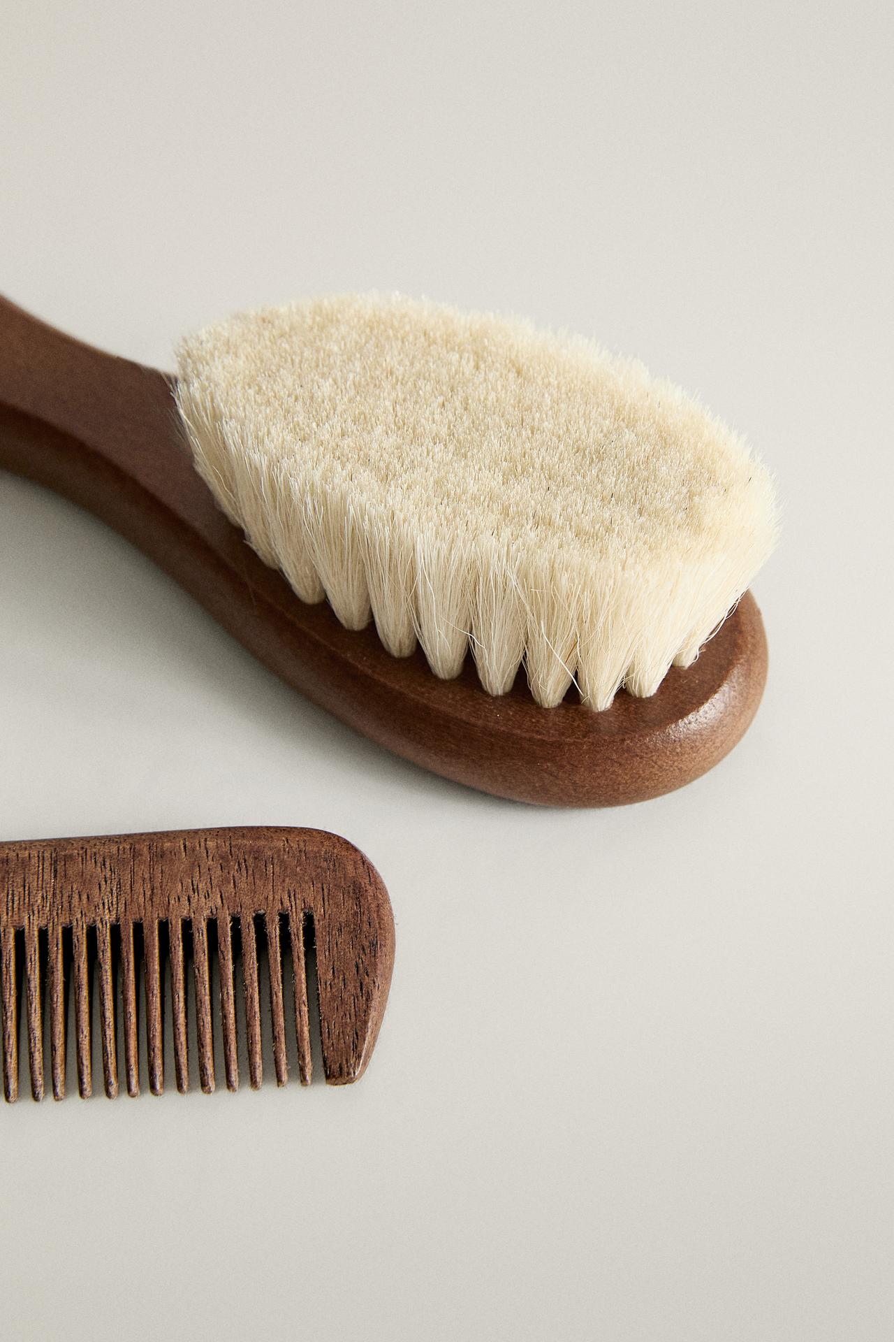 BABY BRUSH AND COMB SET WITH FLOWERS — Brown