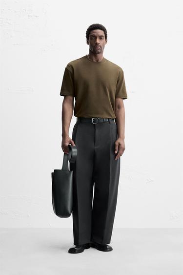 CAMISETA REGULAR FIT BÁSICA - Marrón de Zara - Imagen 0
