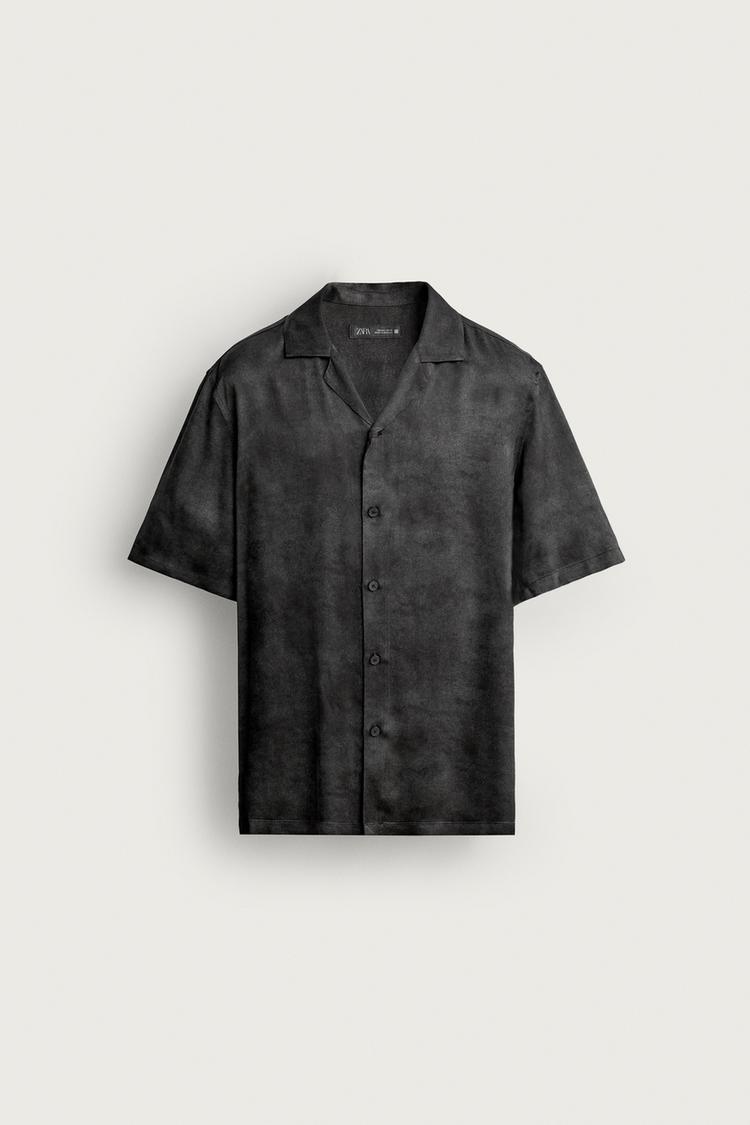 Camisa satinada estampado efecto lavado