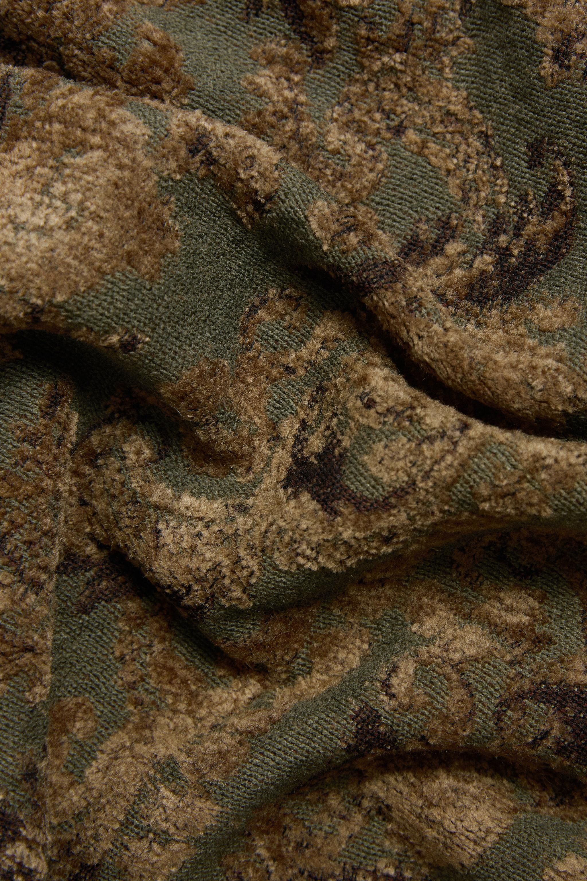 CHENILLE JACQUARD BLANKET