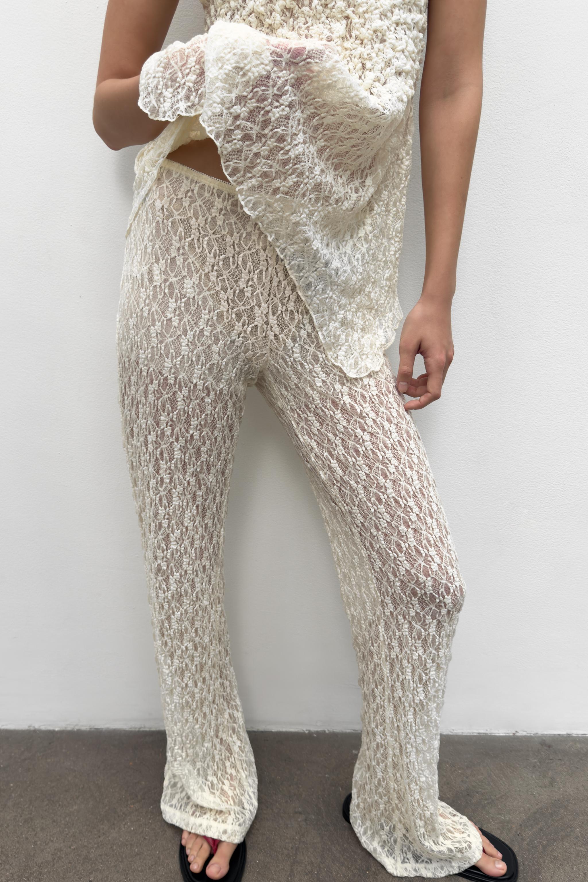 PANTALON EN DENTELLE