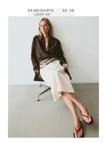 Blusa fluida cruzada lino - Marrón de Zara