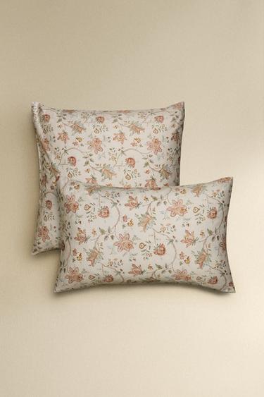 FUNDA ALMOHADA SATÉN FLORAL (300 HILOS) - Crudo de Zara