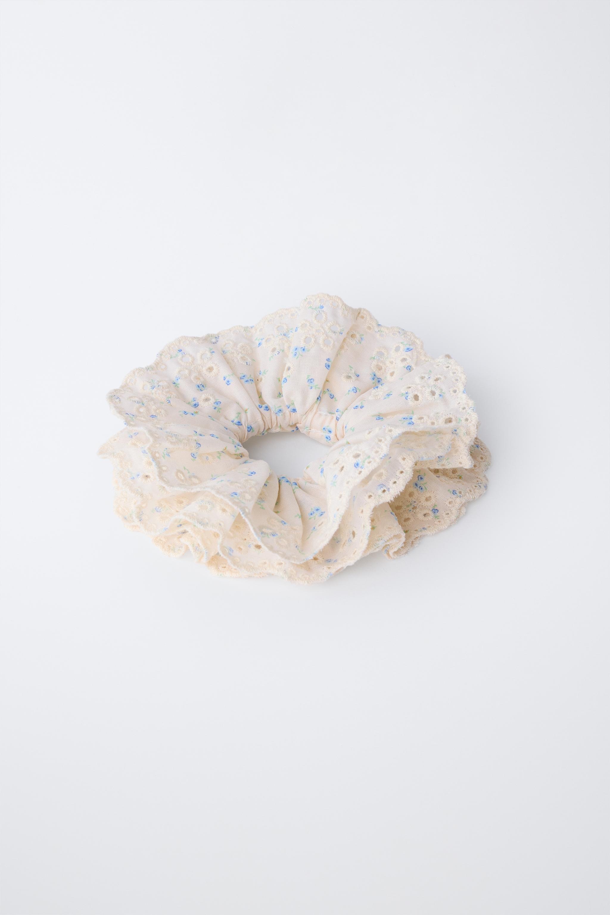 FLORAL CUT-OUT HAIR TIE