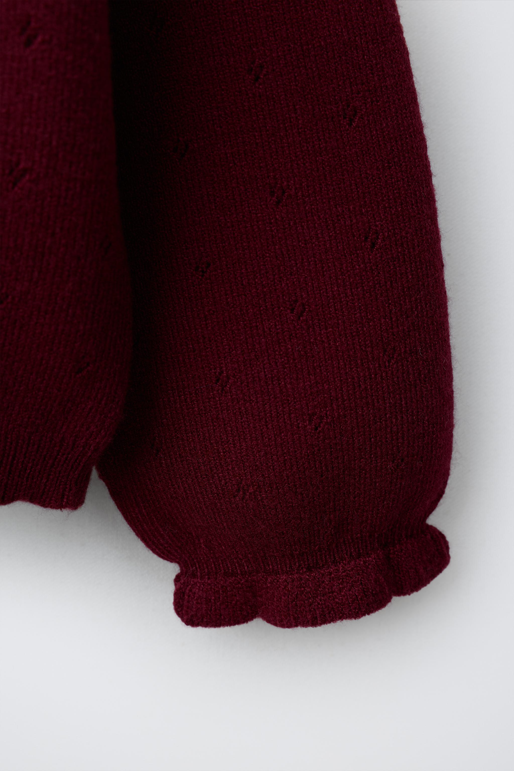 PULL EN MAILLE AVEC BRODERIES