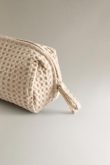 WAFFLE-KNIT FABRIC WASH BAG - Ecru White de Zara - Image 5