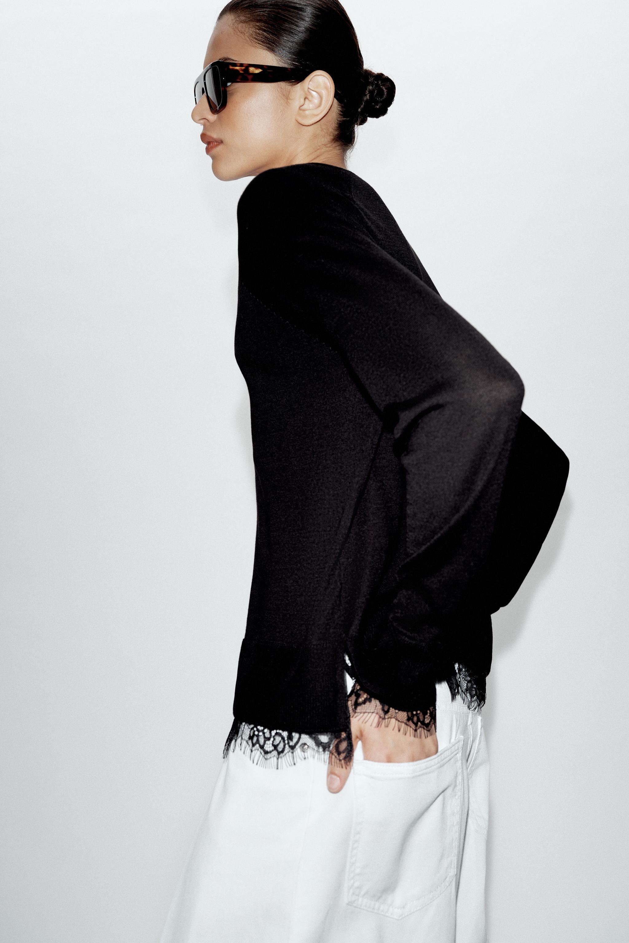 PULL EN MAILLE AVEC DENTELLE