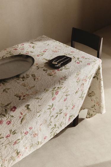 MANTEL JACQUARD FLORAL - Rosado de Zara