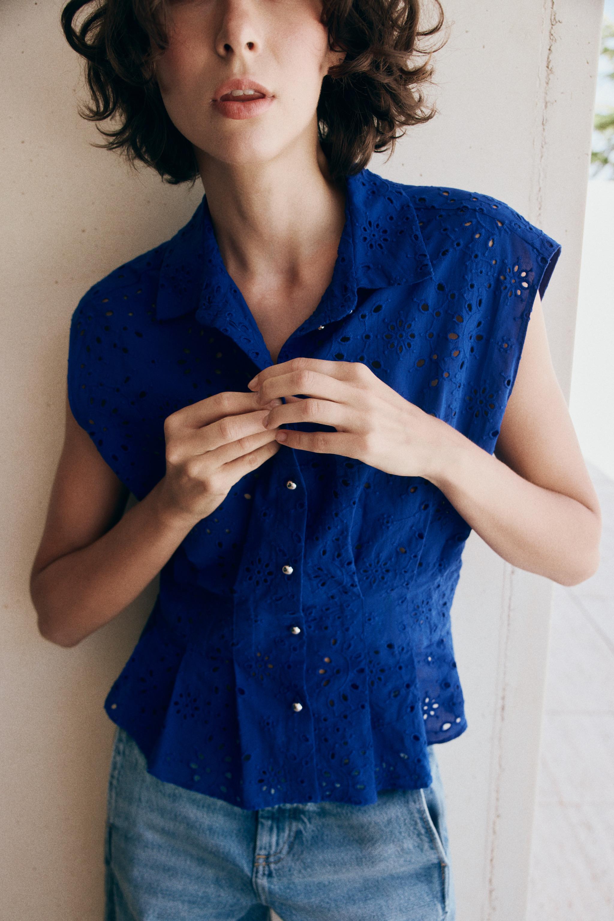 EMBROIDERED EYELET TOP
