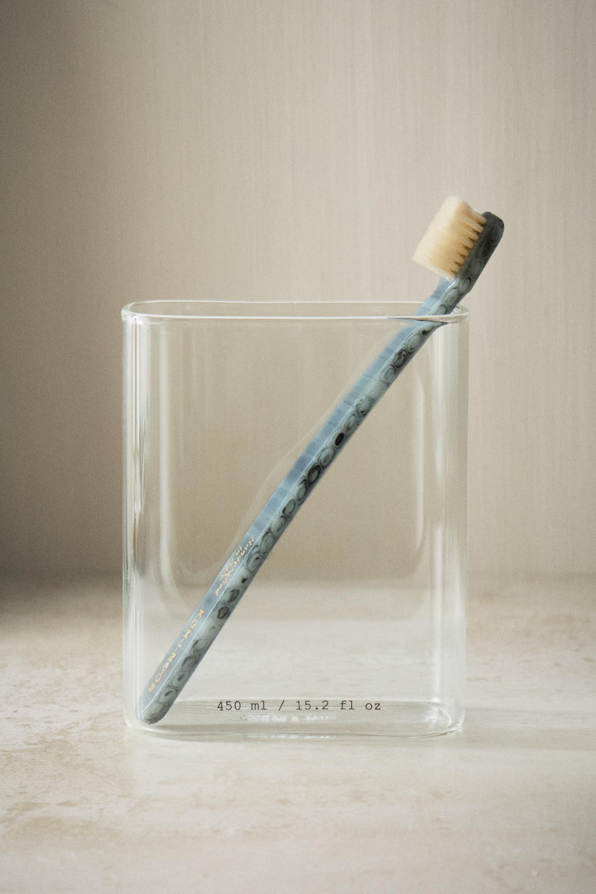 BOROSILICATE GLASS TOOTHBRUSH HOLDER WITH LETTERS