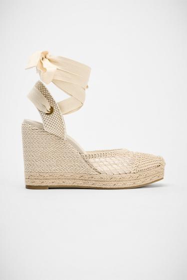 Zara WOVEN WEDGE SANDALS - Off White