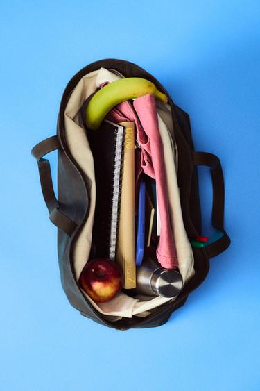 BOSSA SHOPPER PELL - Verd Caqui de Zara