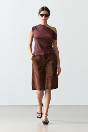 Top asimétrico detalle drapeado mezcla lino - blanco de Zara - Imagen 0