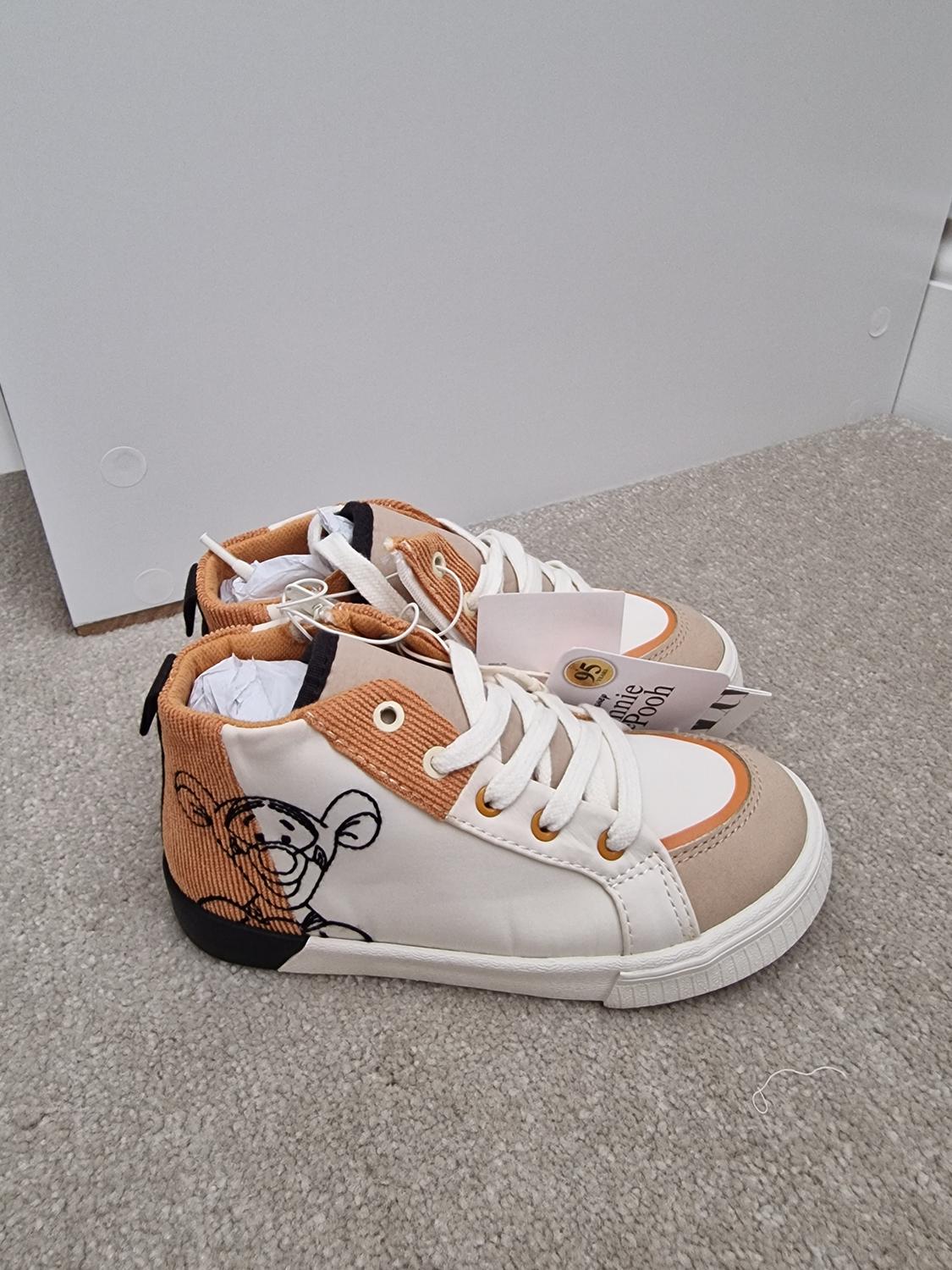 TIGGER © DISNEY BASKETBALL SHOES - Image 2