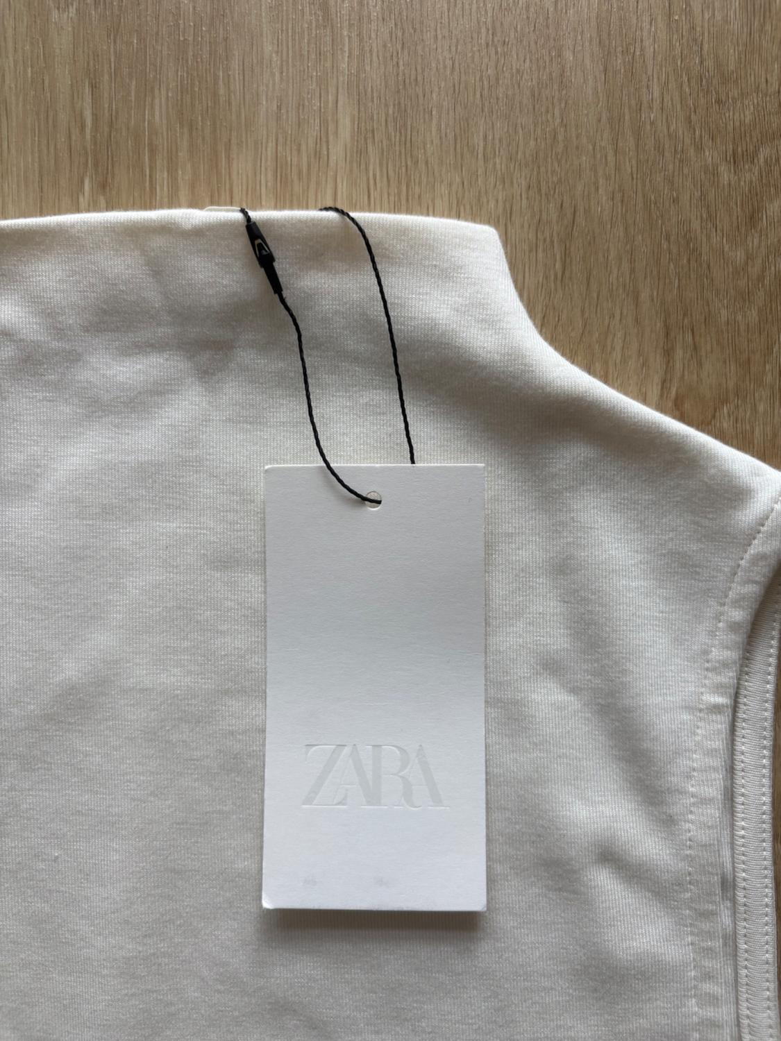 SLEEVELESS TOP - Image 3