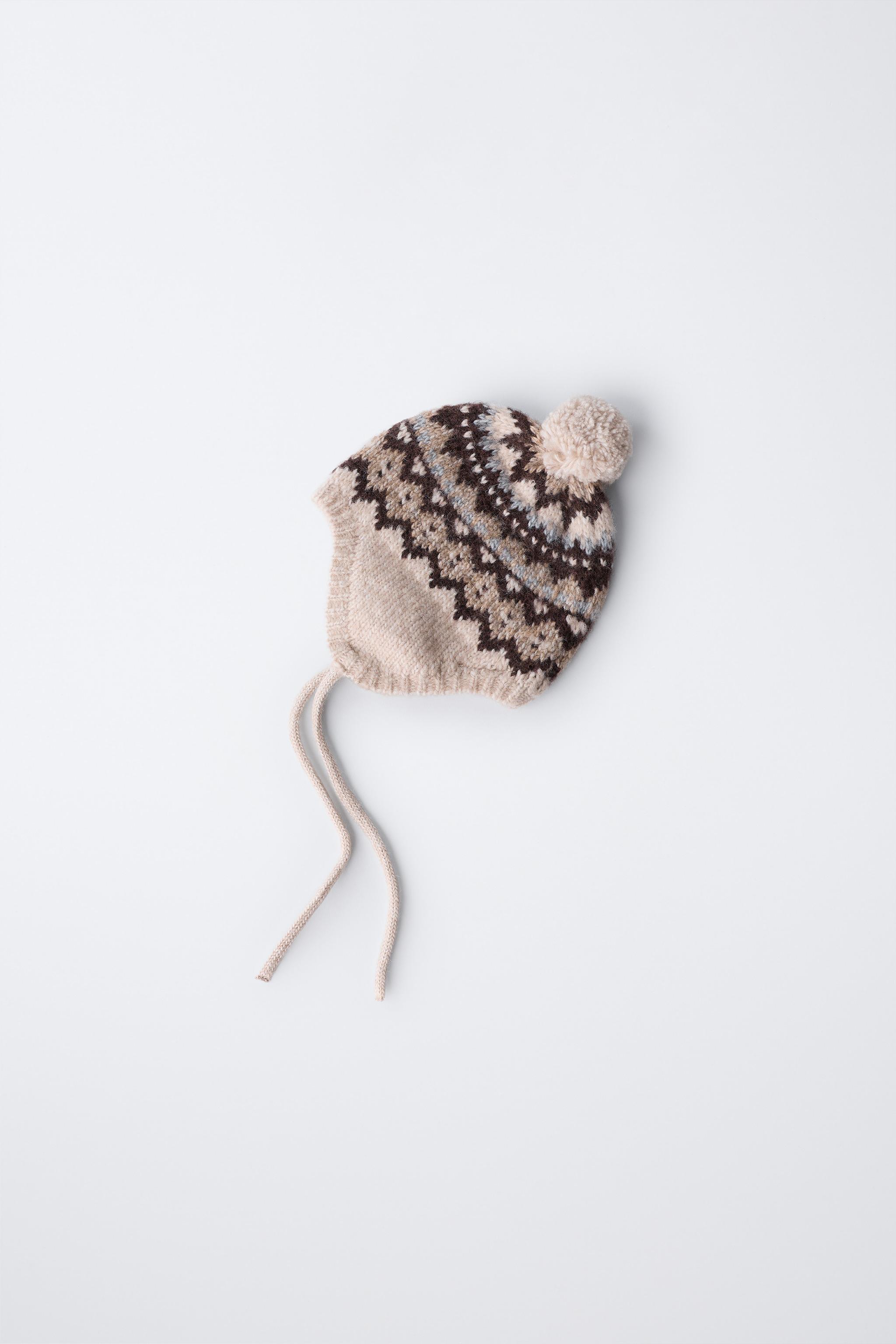 BONNET EN MAILLE JACQUARD AVEC POMPON