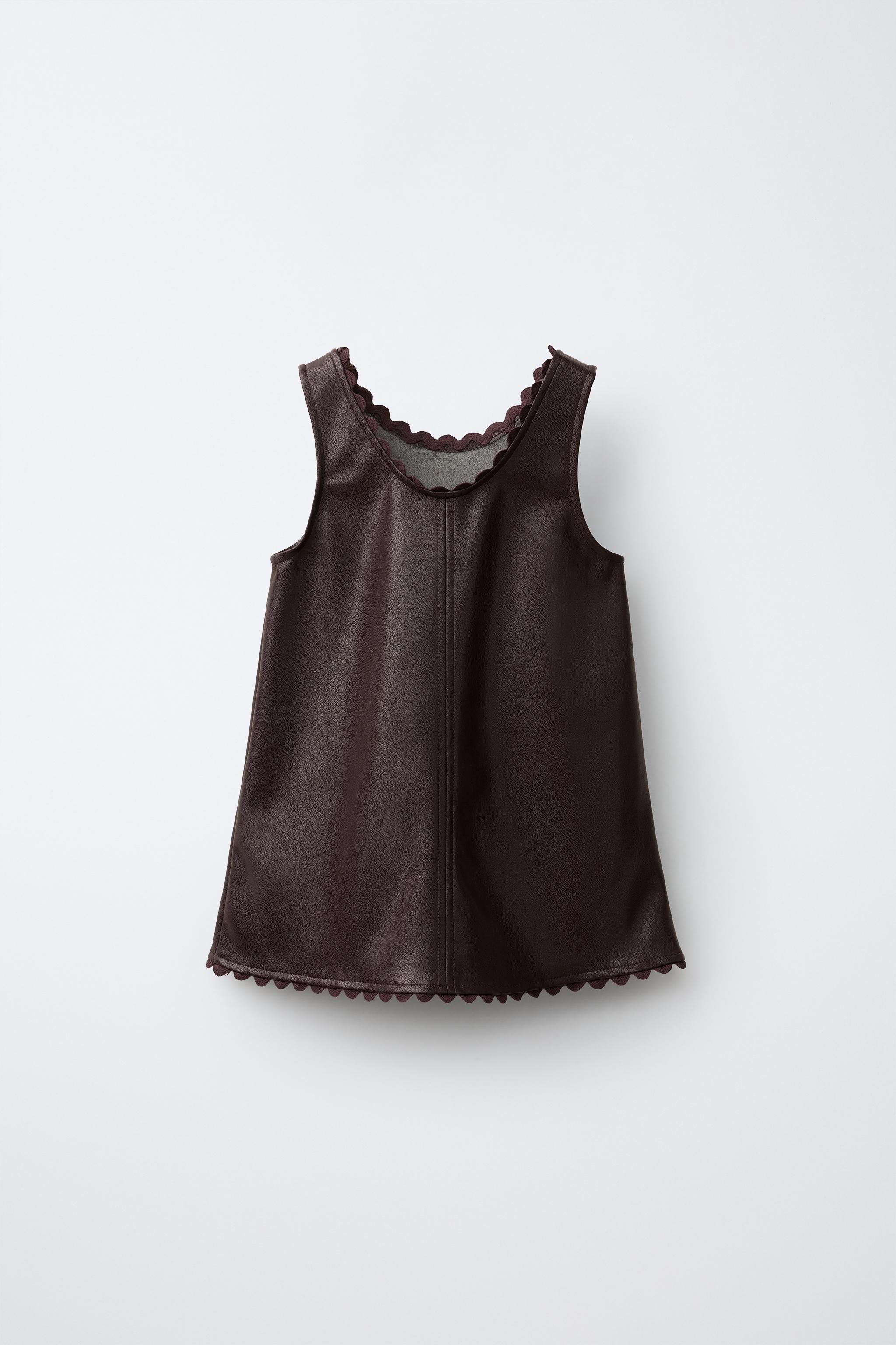 ROBE-SALOPETTE MATIÈRE SYNTHÉTIQUE ONDULÉE