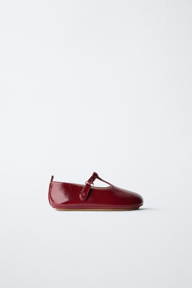 FLATS T ACHAROLADA - Rojo Burdeos de Zara