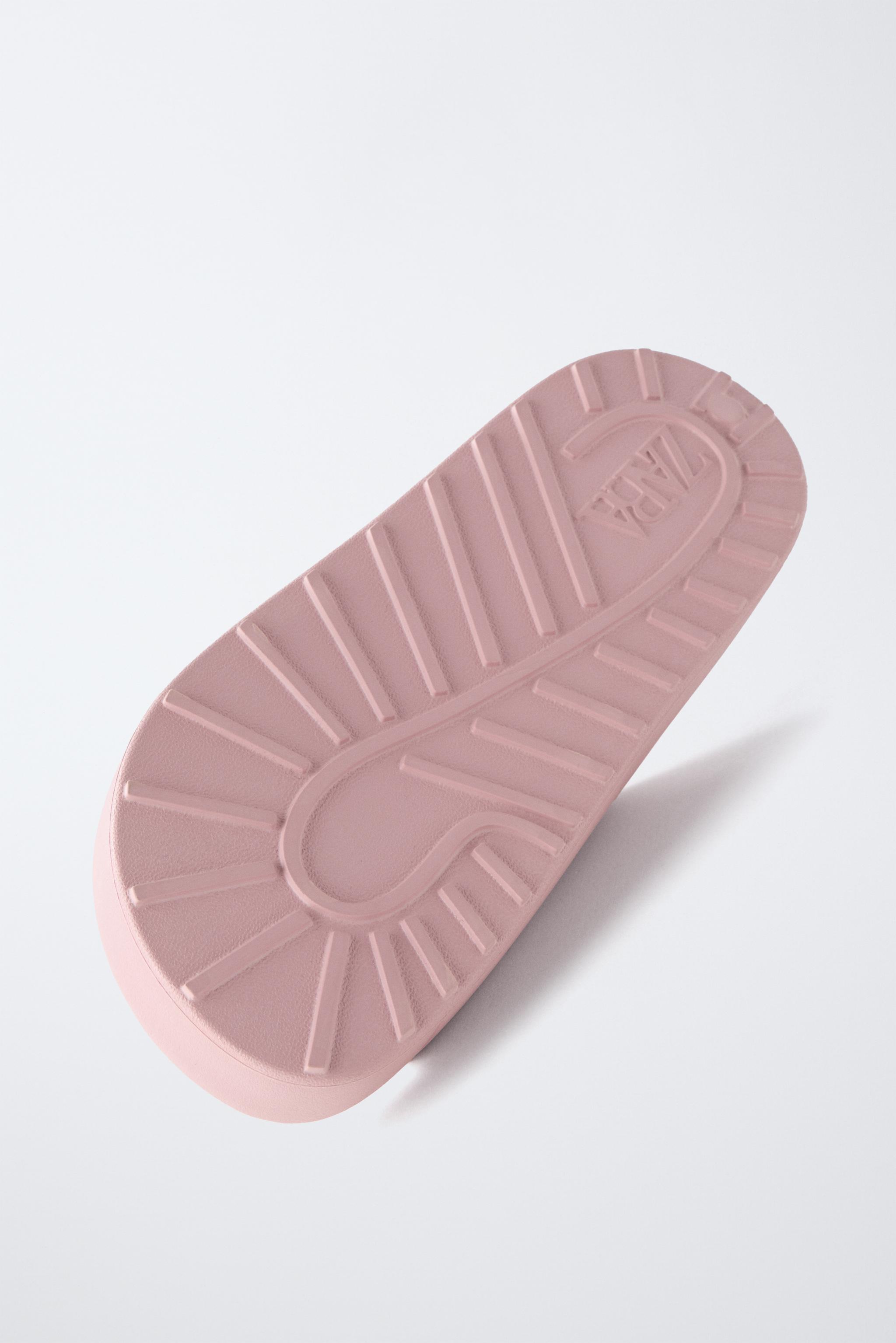 RUBBERIZED BUCKLED SANDALS