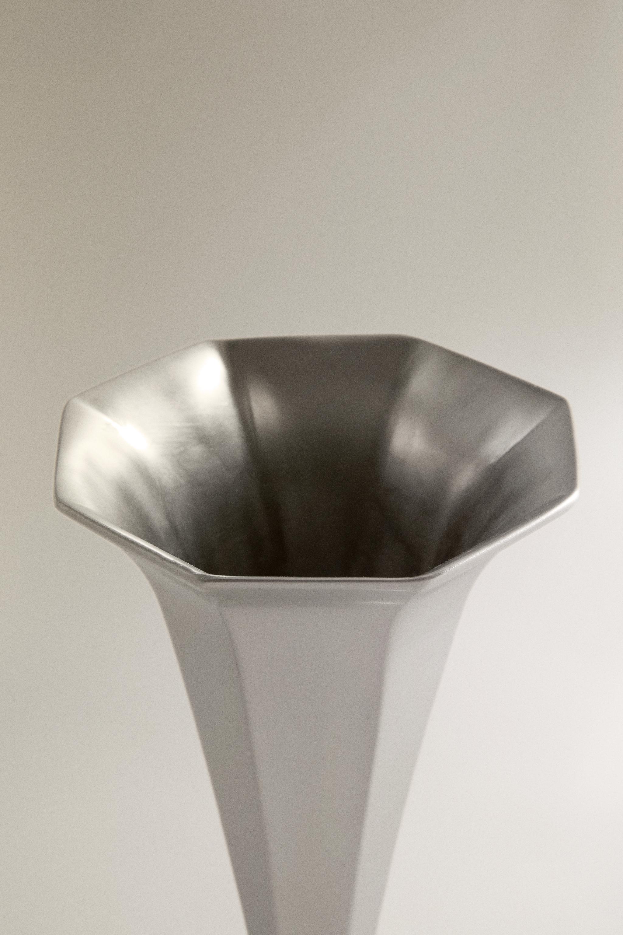 LARGE FACETED VASE | STUDIO MARY LENNOX
