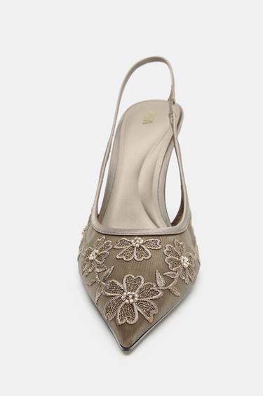 حذاء بكعب شبكي مطرز - رمادي بني الخاص بـ Zara