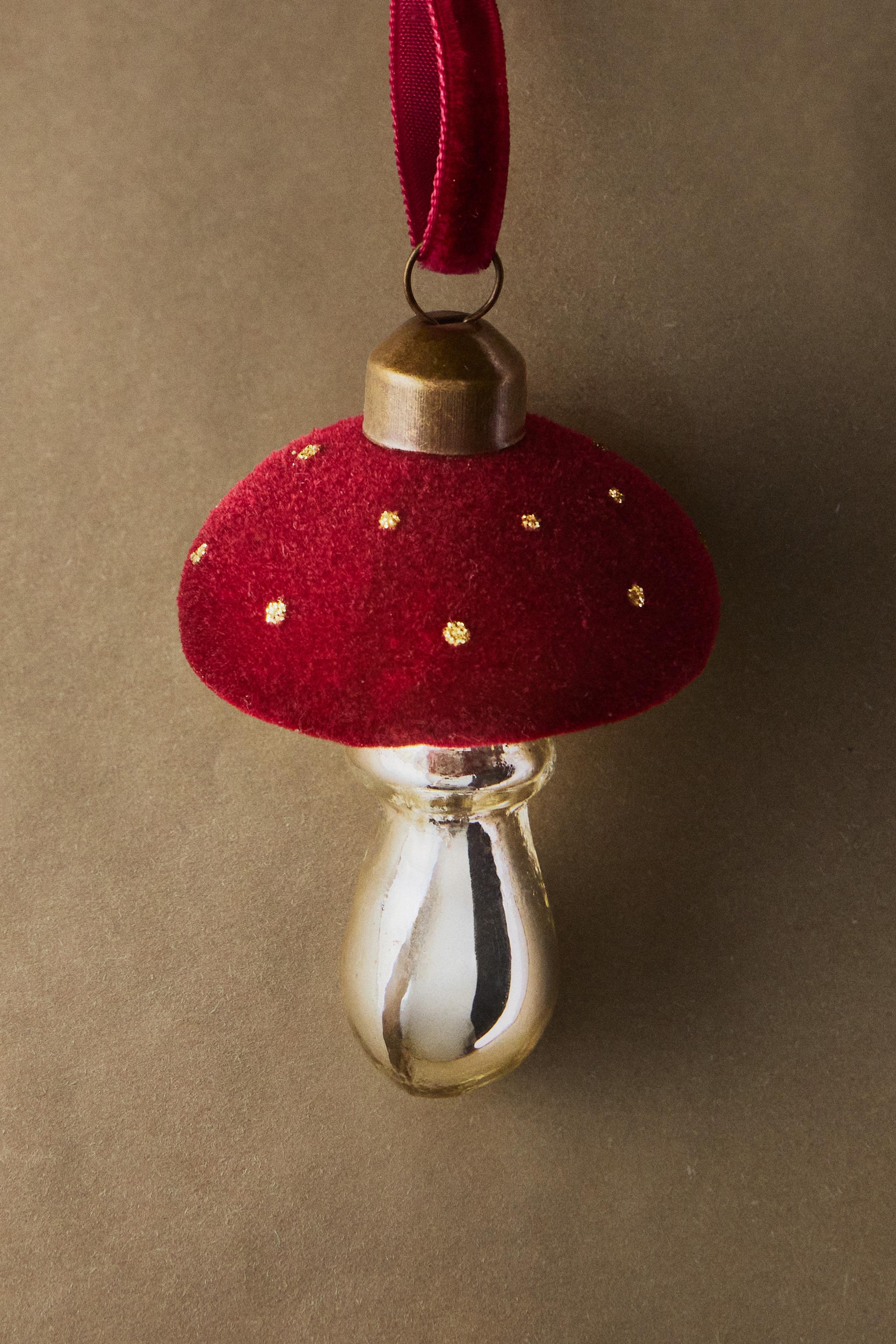 VELVET MUSHROOM CHRISTMAS DECORATION