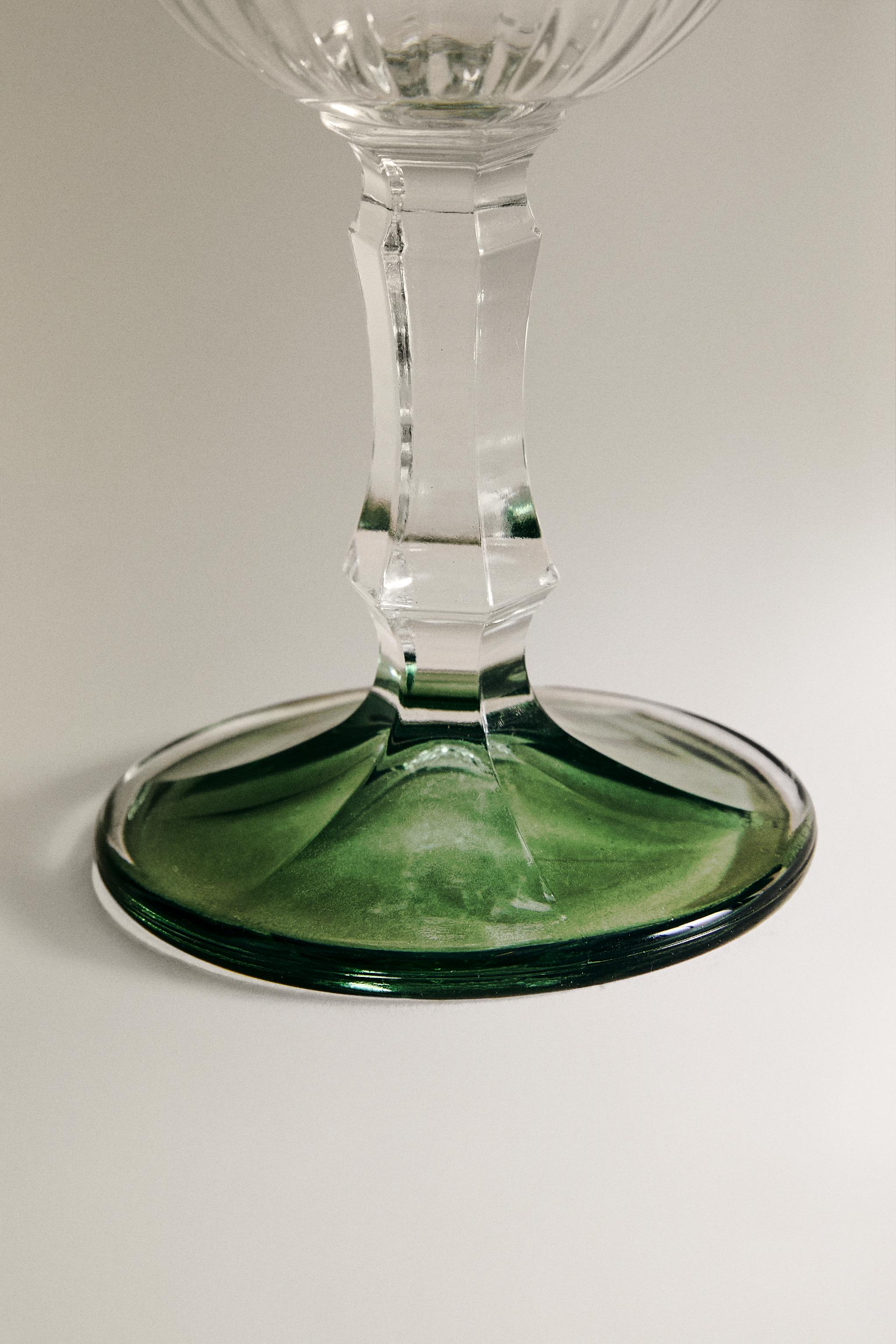 VERRE À PIED RELIEF BASE COLORÉE