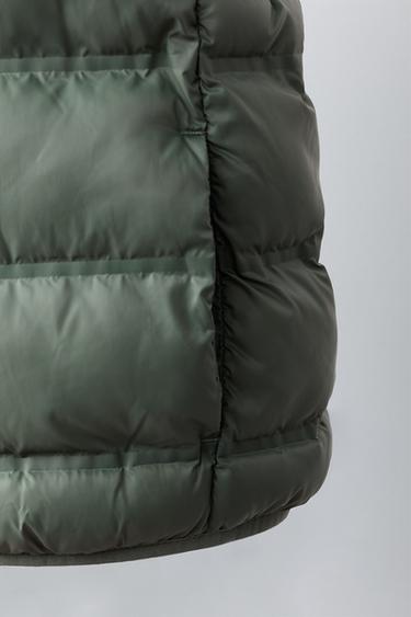 DOUDOUNE SANS MANCHES LÉGÈRE À CAPUCHE DÉPERLANTE - Kaki clair de Zara - Image 4