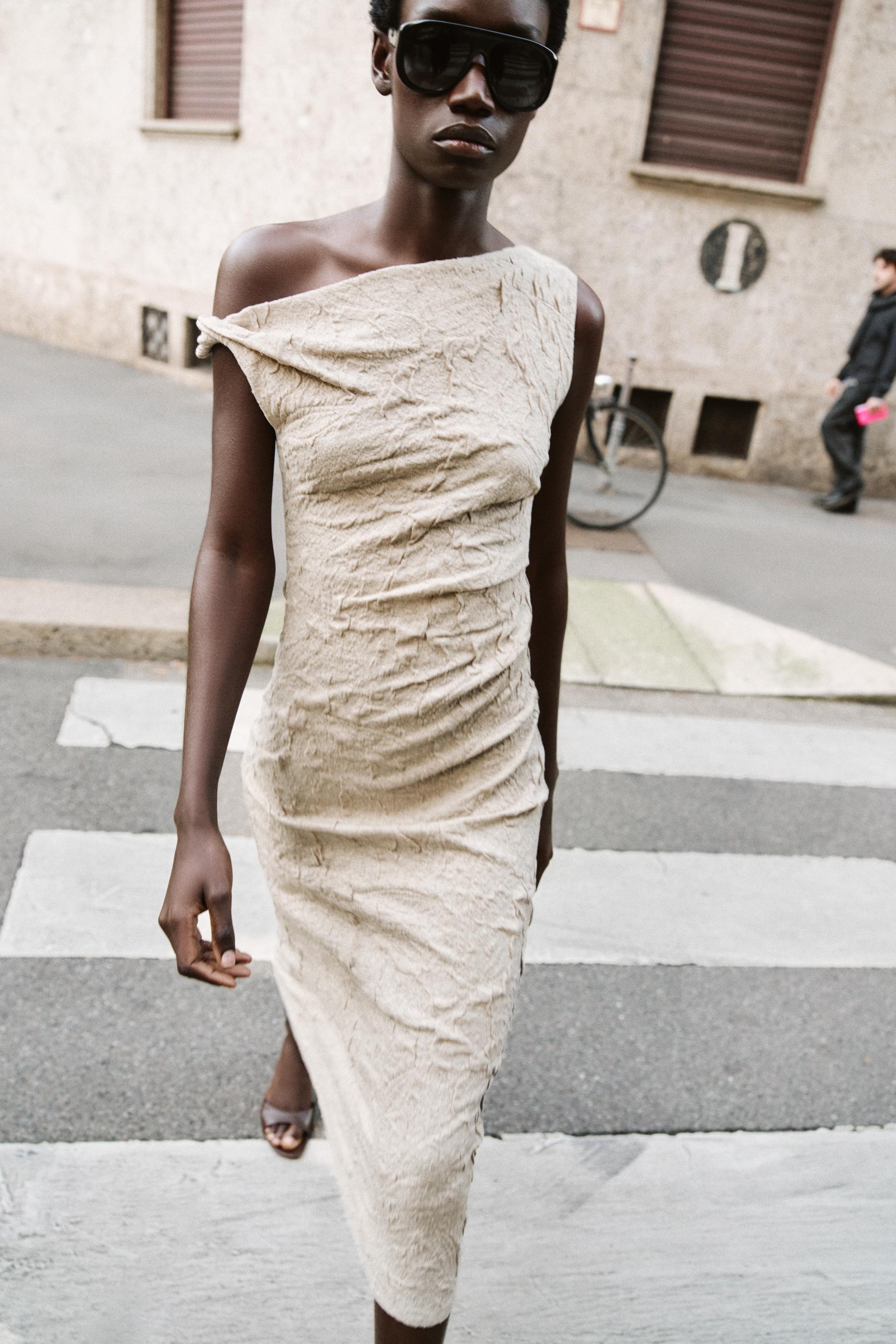 ROBE EN JACQUARD À PLIS