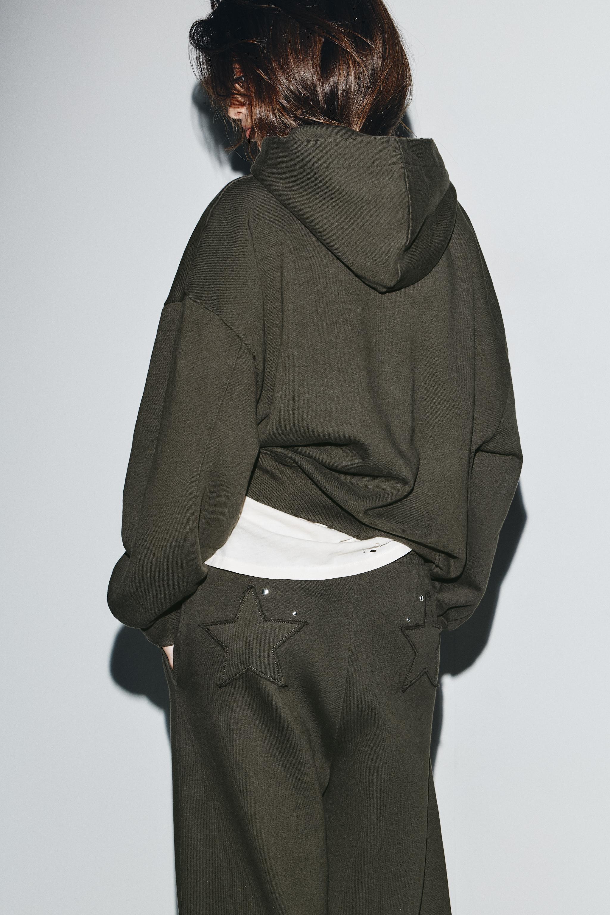 SWEAT DÉLAVÉ ÉTOILES CLOUS