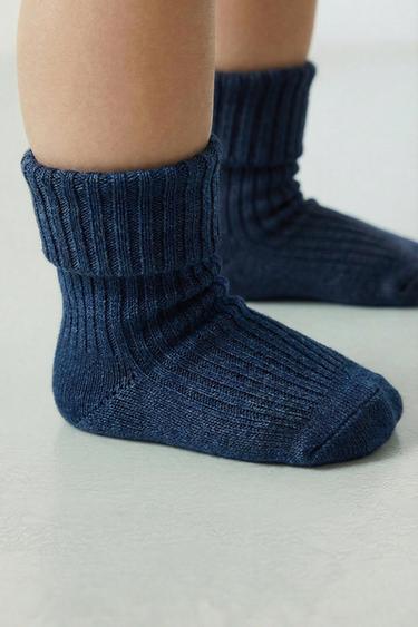 LOT DE QUATRE CHAUSSETTES COULEURS DANS UNE BOÎTE - Bleu moyen de Zara - Image 4