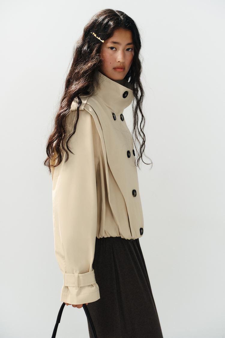Trench coat corto con pliegues 5
