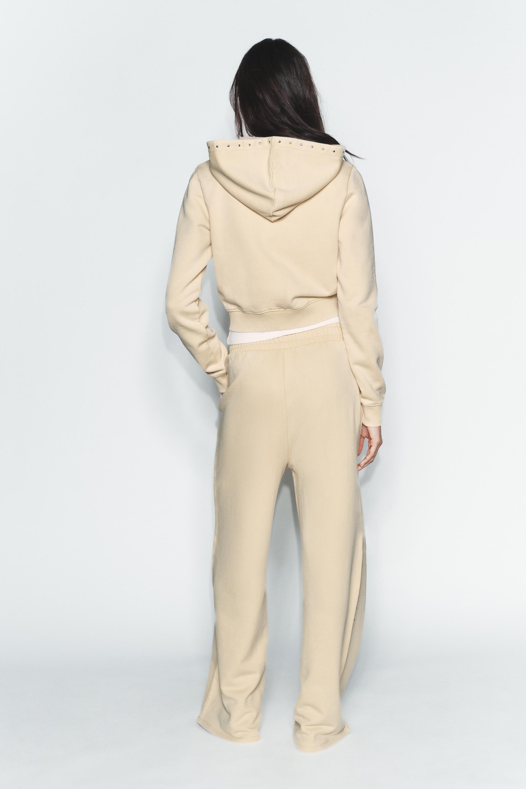 PANTALON EN MOLLETON EFFET DÉLAVÉ CLOUS